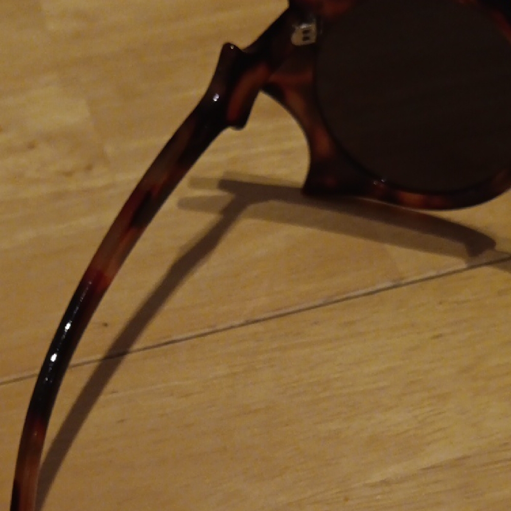 Chic Tortoise Shell Cat Eye Sunglasses - Picture 4 of 5